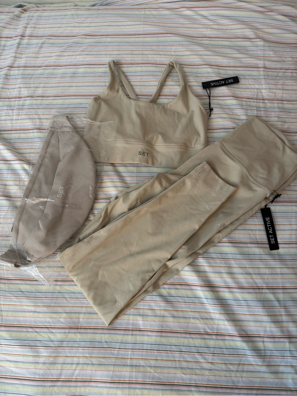 SET Active luxform oat milk Leggings with Matching Sports Bra and Fanny pack